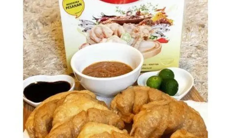 Potongan batagor dan siomay Kingsley yang digoreng garing