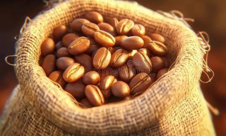 Biji kopi segar sebagai bahan utama red eye coffee