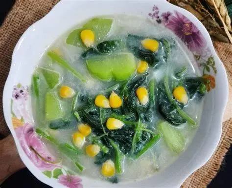 Bumbu Halus Sayur Bobor Bumbu halus untuk sayur bobor yang sedang diulek di atas cobek